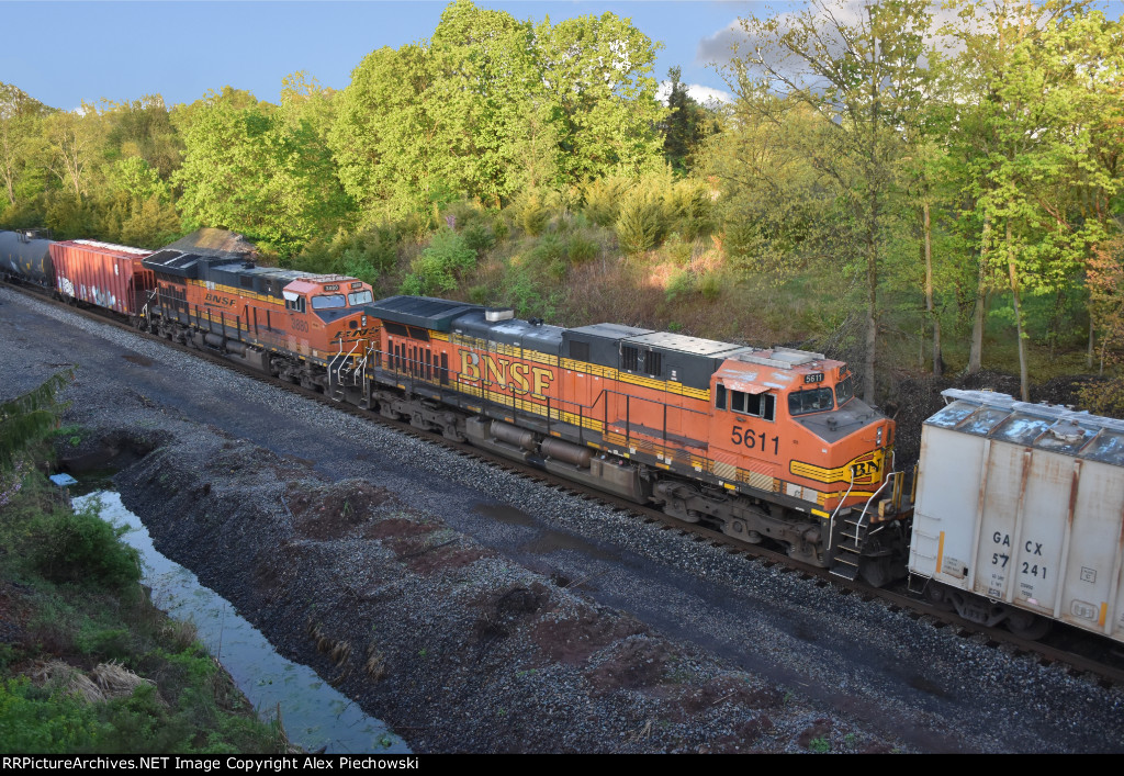 BNSF 5611